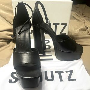 SCHUTZ new in box Elsie platform
